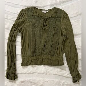 American Eagle Women’s cropped olive green cottage-core shirt
